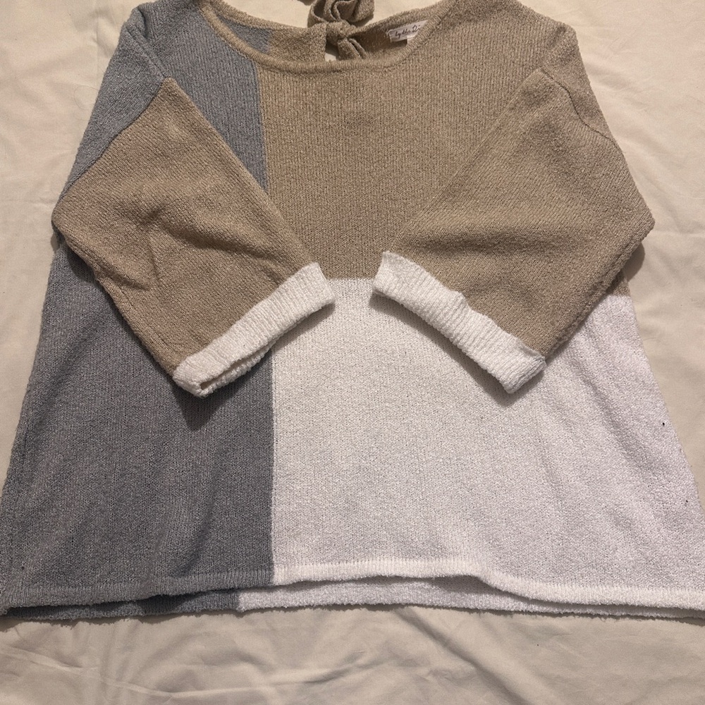 Light weight sweater